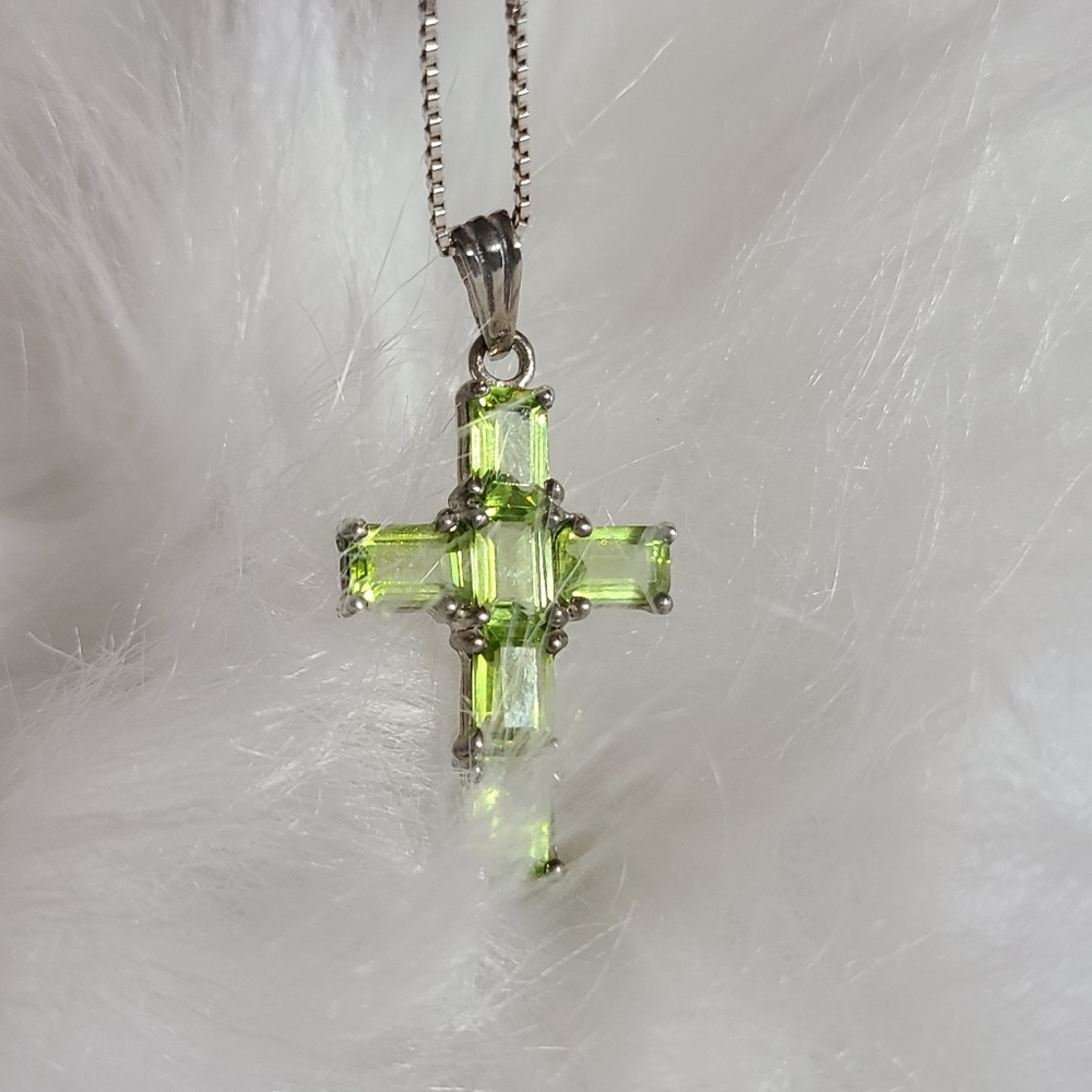 Silver Emerald Cut Peridot Cross Pendant with 18 inch Box Link Silver Chain